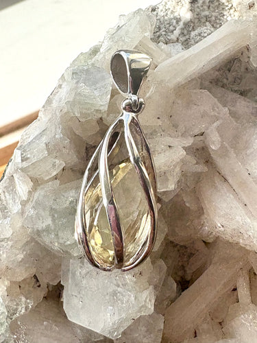 Golden Labradorite 1 | 925 Silver Pendant